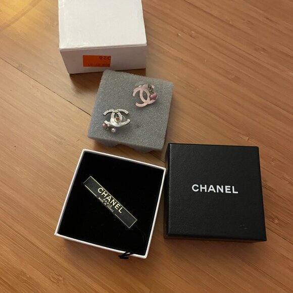 Authentic CHANEL SILVER COLOR STAINELESS PINK HEART EARRINGS - Picture 1 of 5